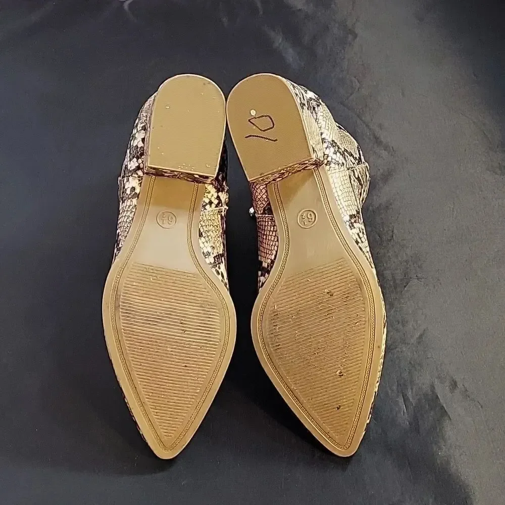 BRAND NEW NEW DAY POINTED TOE ZIP CLOSURE SNAKESKIN ANKLE BOOTIE